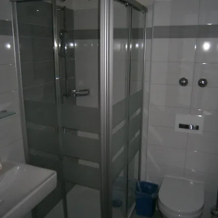 Institut St.sebastian Hostel *