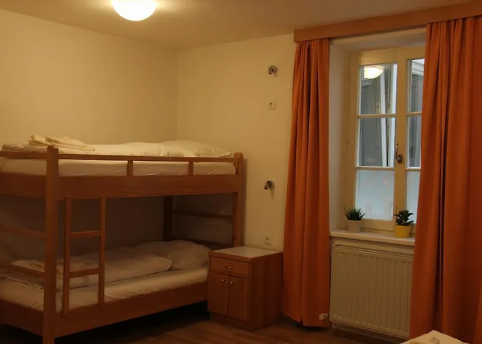 Institut St.sebastian Hostel Solnohrad