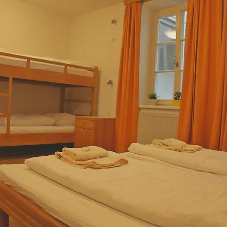 Albergue Institut St.sebastian *